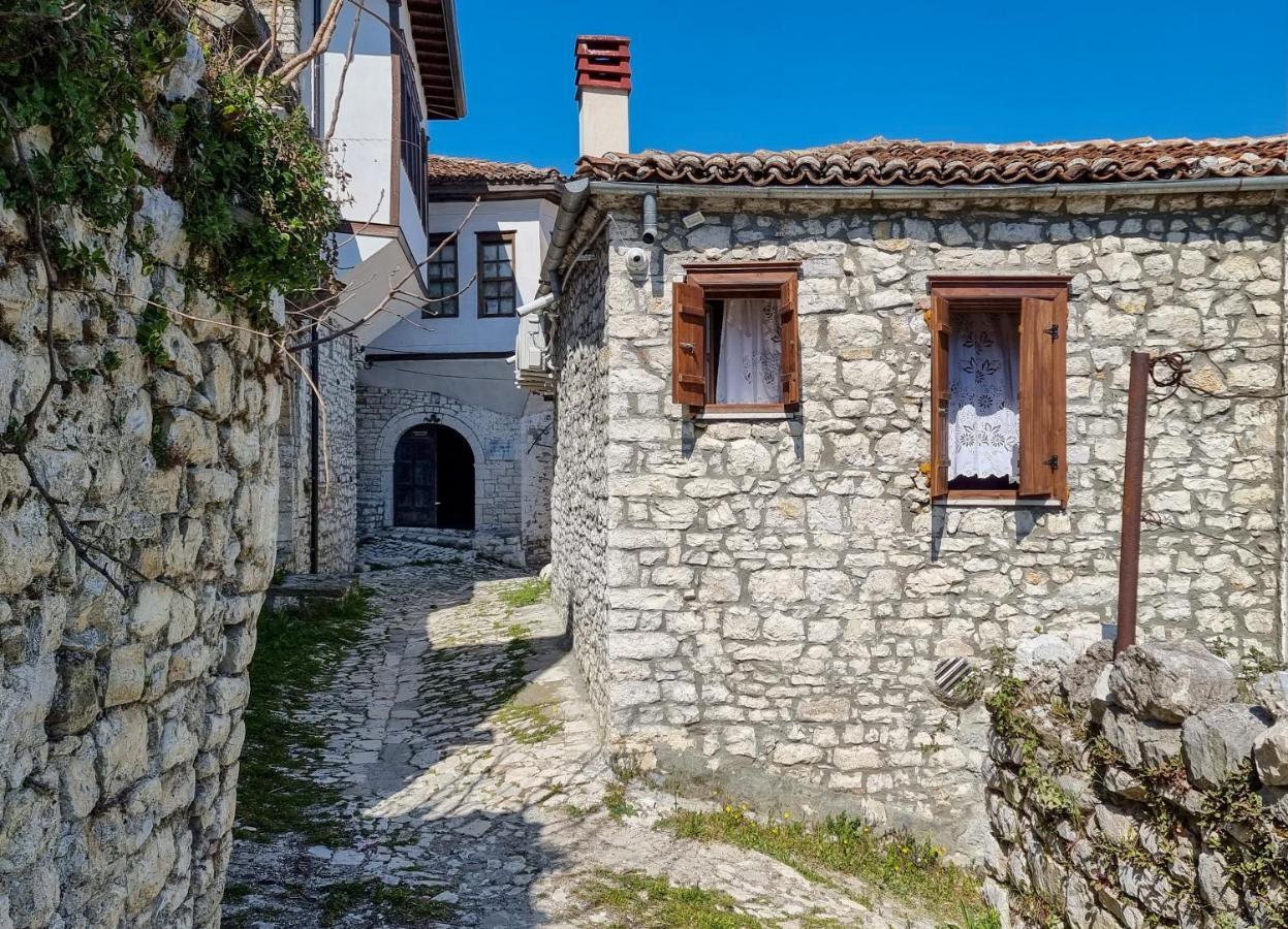 Dhimitri Apartment Berat Exterior photo