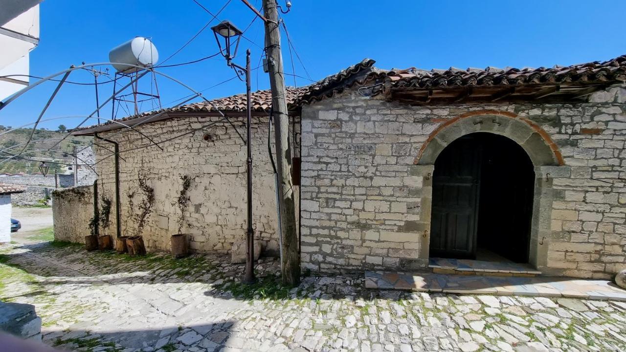 Dhimitri Apartment Berat Exterior photo